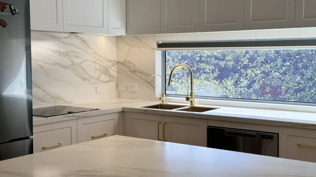 Mengapa Meja Porselen Lebih Sering Terkelupas dan Retak Dari Perkiraan